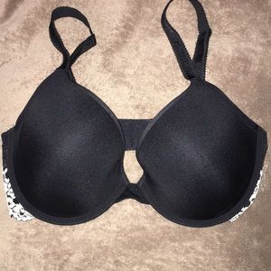New elegant Wacoal black and lace bra 36DD
